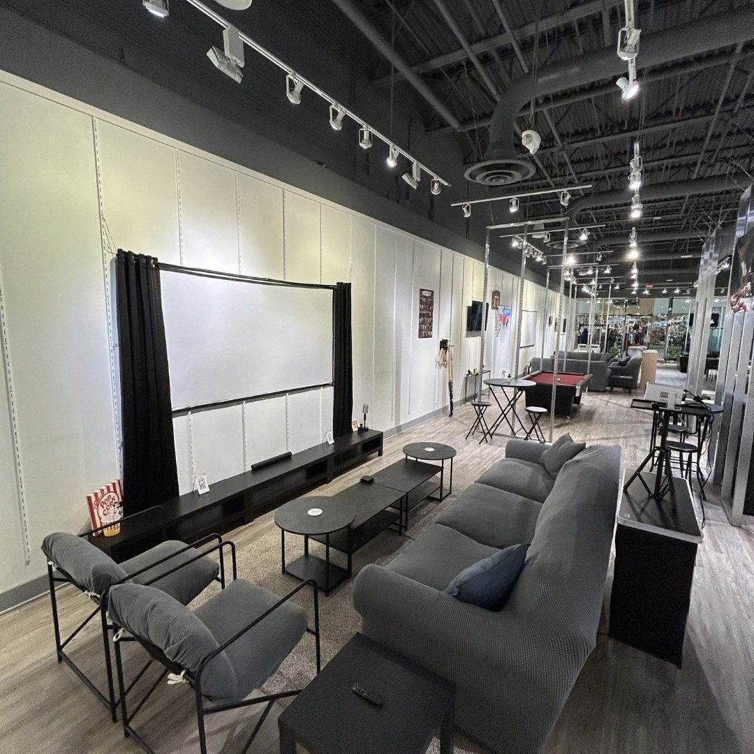 Chil_Space lounge with projector